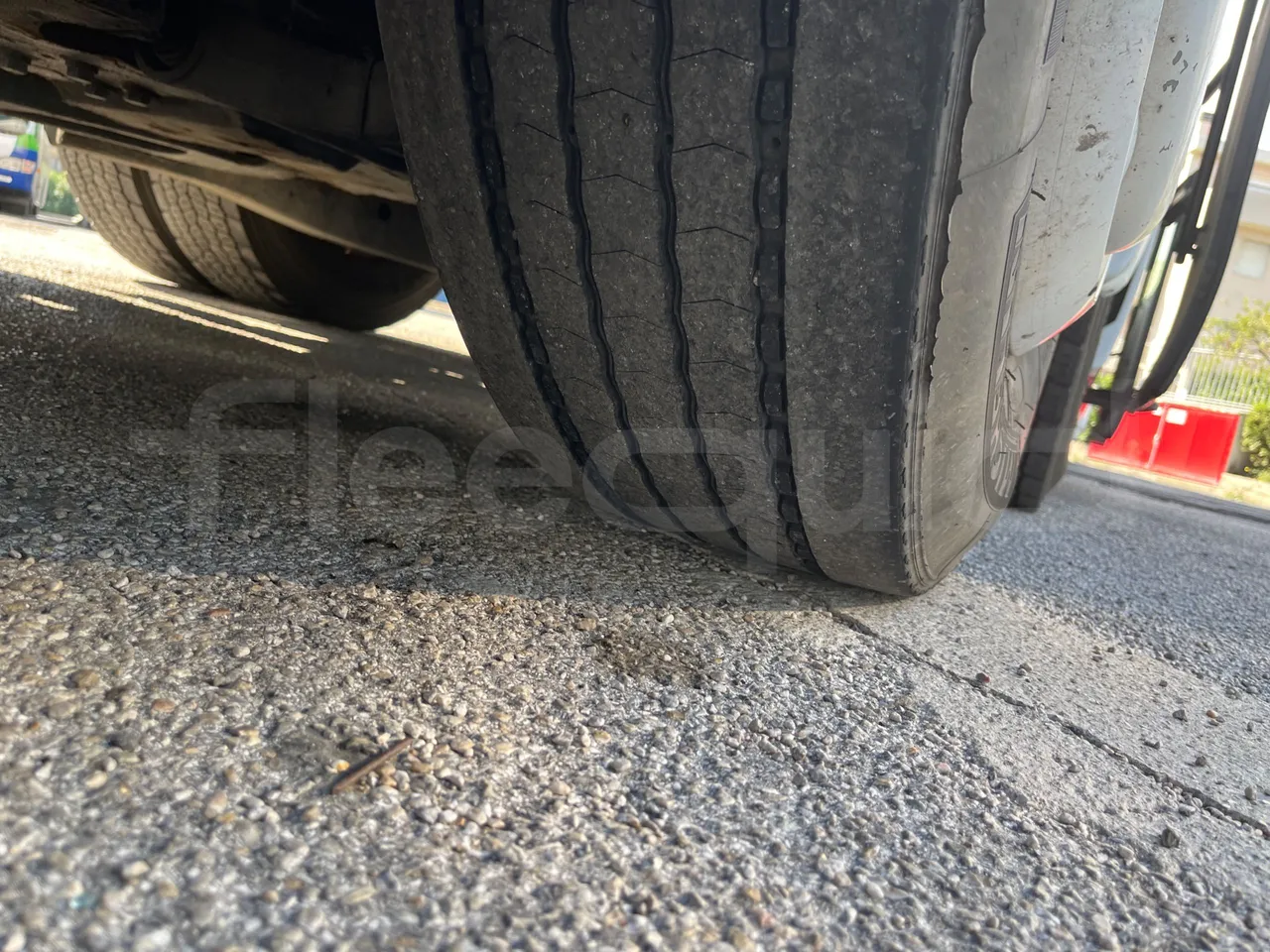 Iveco Irisbus France SFR310/ Euro 5 - 331 Kw - 13.854 Mt - tread condition second axle tires right