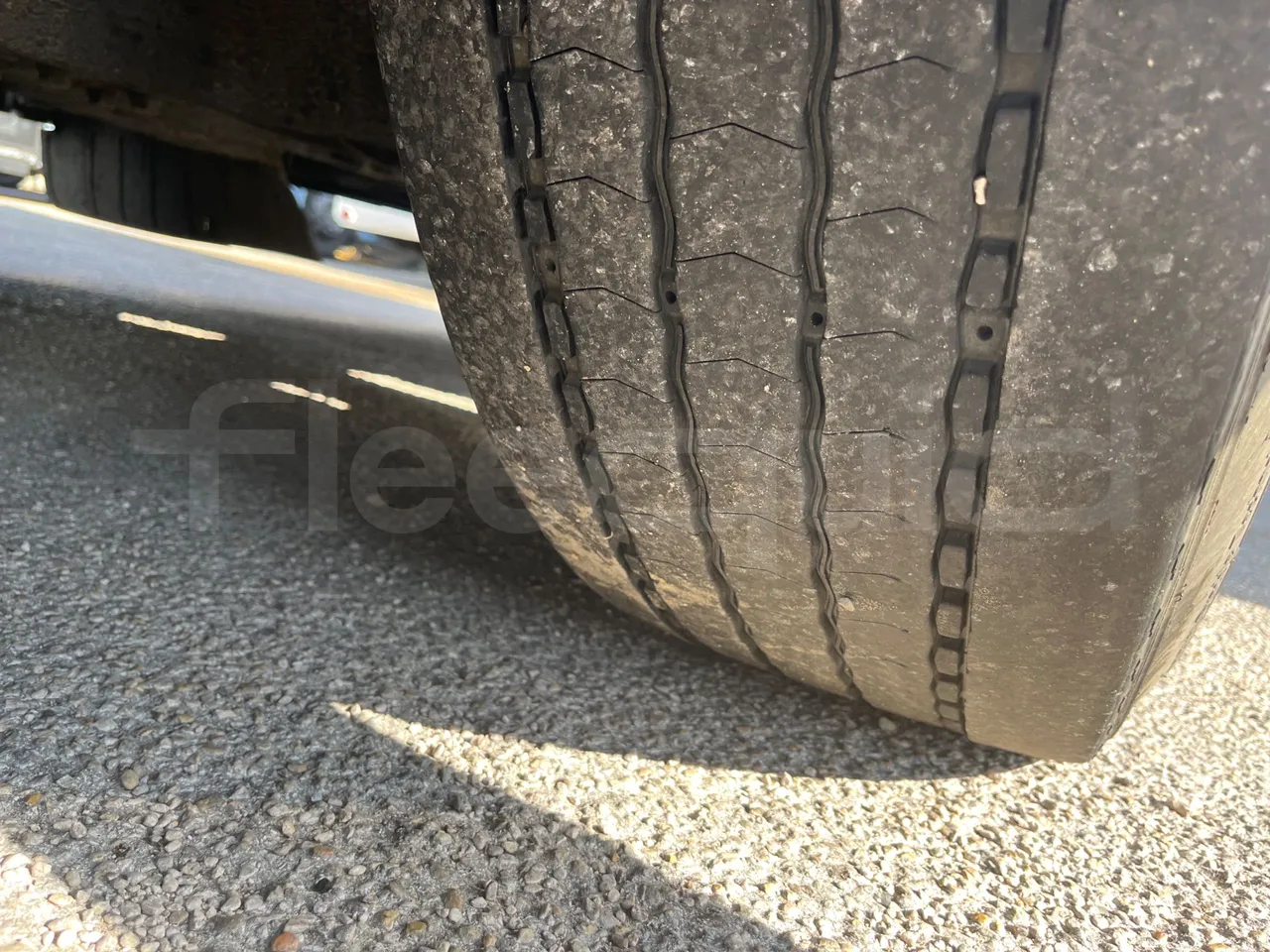 Iveco Irisbus France SFR310/ Euro 5 - 331 Kw - 13.854 Mt - tread condition third axle tires left