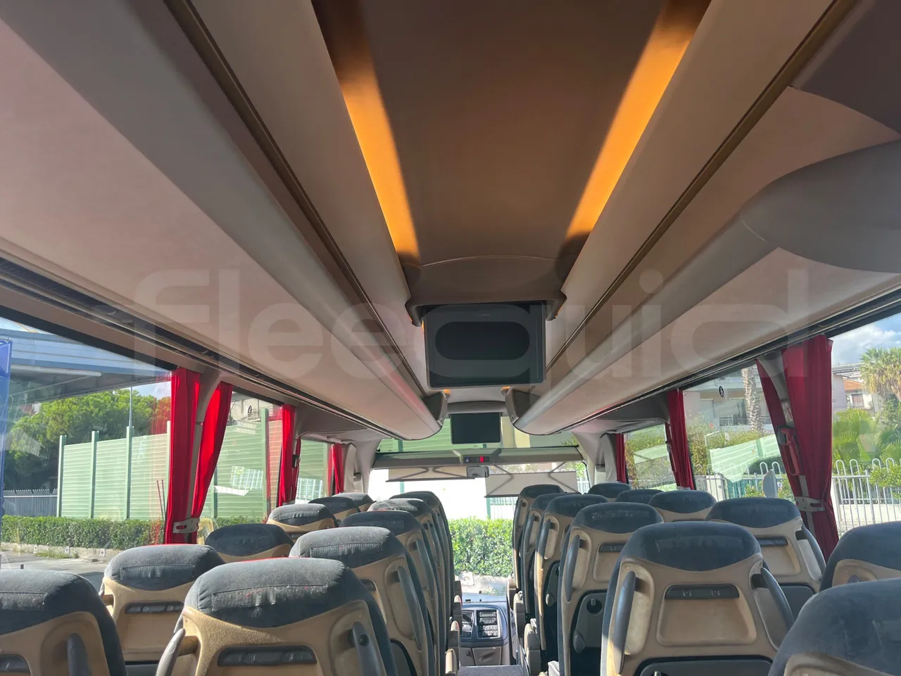 Iveco Irisbus France SFR310/ Euro 5 - 331 Kw - 13.854 Mt - overhead compartments photo