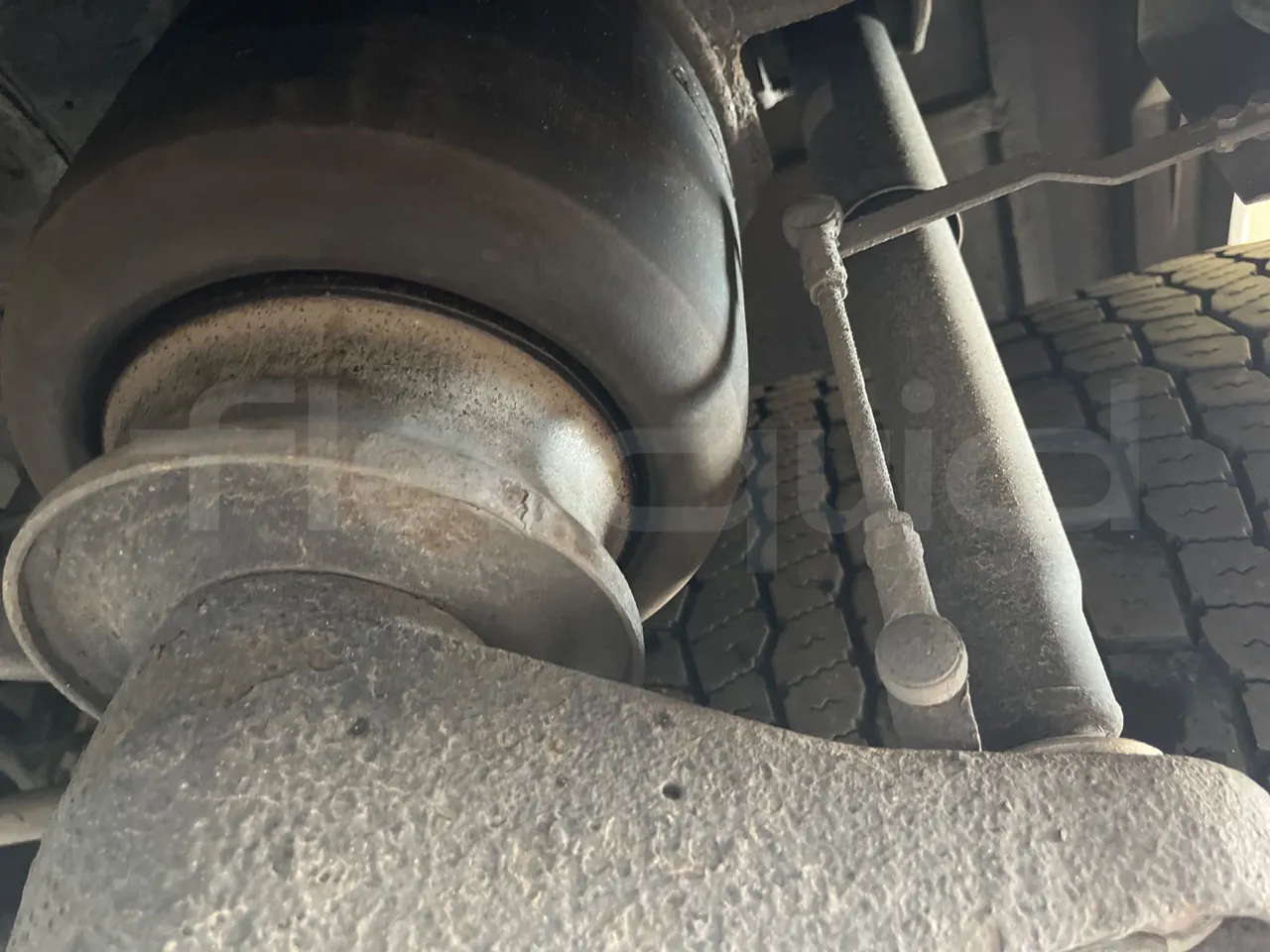 Iveco Irisbus France SFR310/ Euro 5 - 331 Kw - 13.854 Mt - axle 2 shock absorbers 1 left