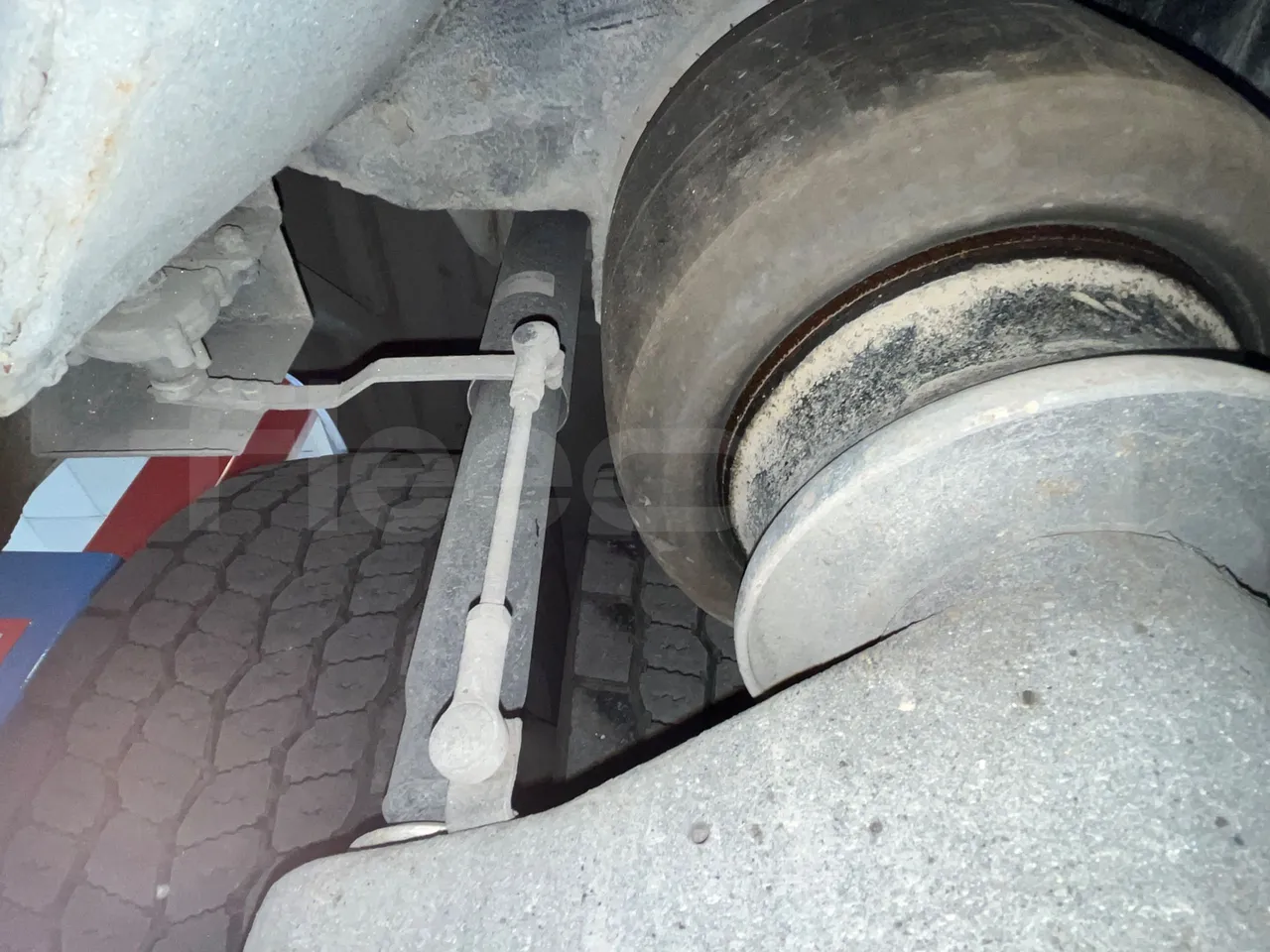 Iveco Irisbus France SFR310/ Euro 5 - 331 Kw - 13.854 Mt - axle 2 shock absorbers 1 right