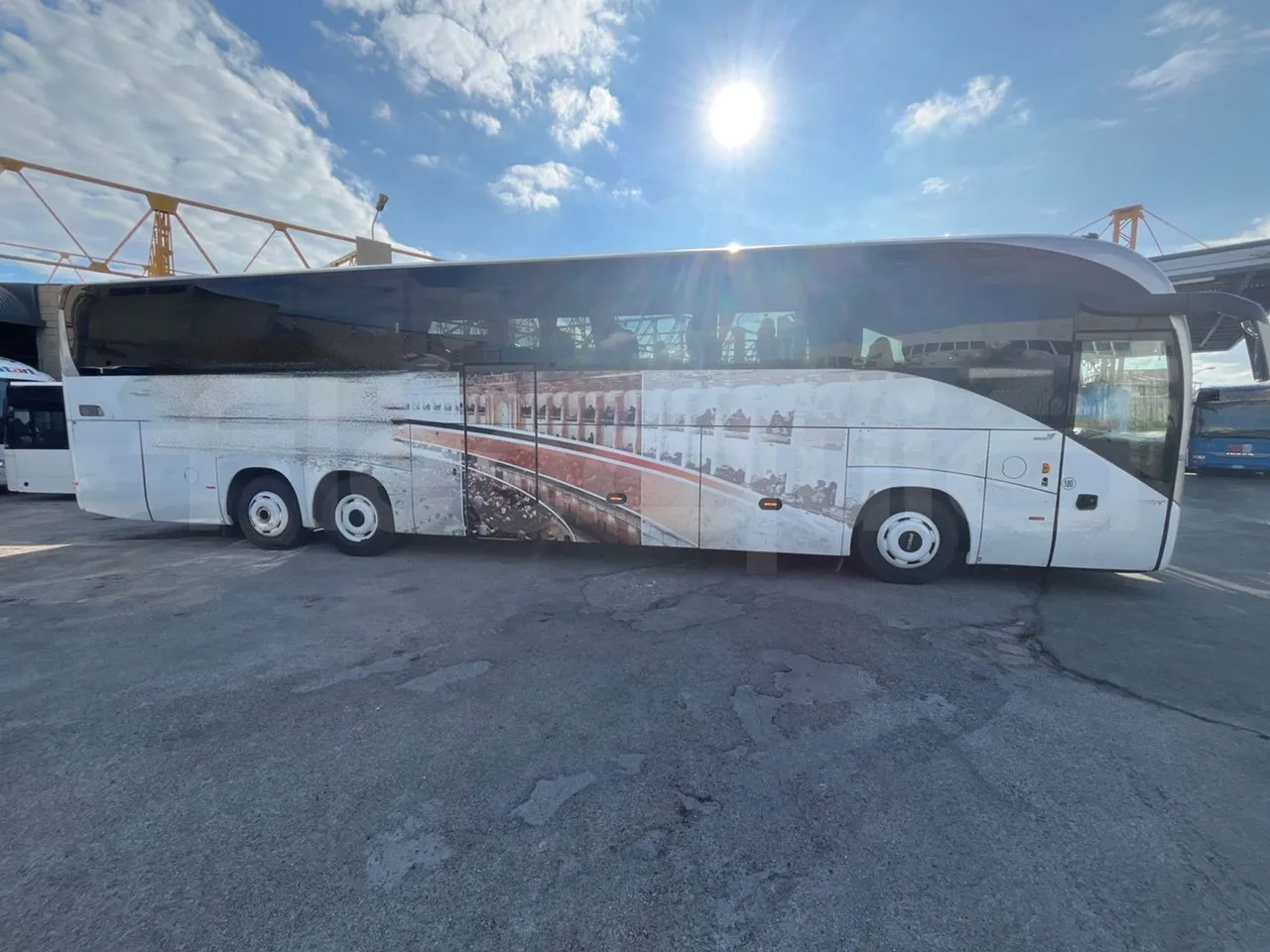 Iveco Irisbus France SFR310/ Euro 5 - 331 Kw - 13.854 Mt - right side doors closed