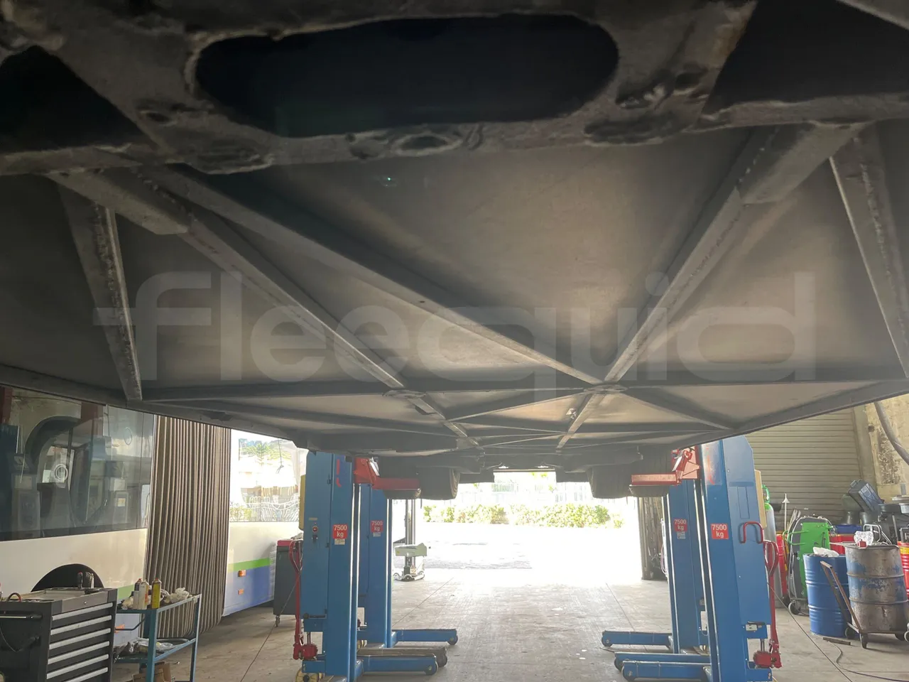 Iveco Irisbus France SFR310/ Euro 5 - 331 Kw - 13.854 Mt - central undercarriage photo