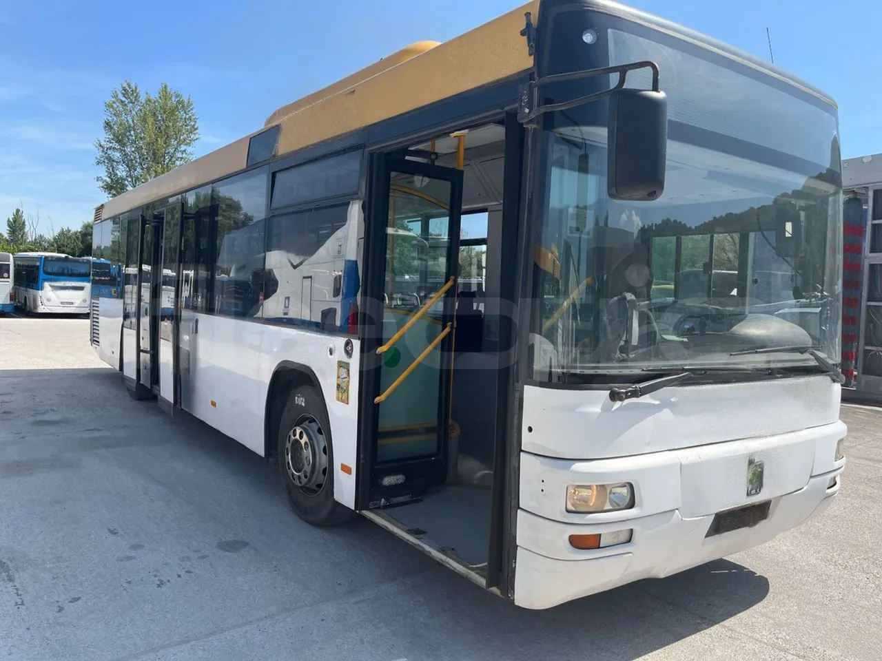 Man Lion's City T A78 - EUR4 - 191kW - 11.857m - 3/4 right front doors open