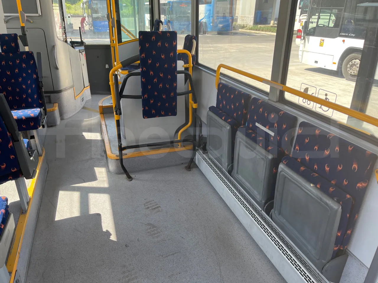 Man Lion's City T A78 - EUR4 - 191kW - 11.857m - disabled area photo