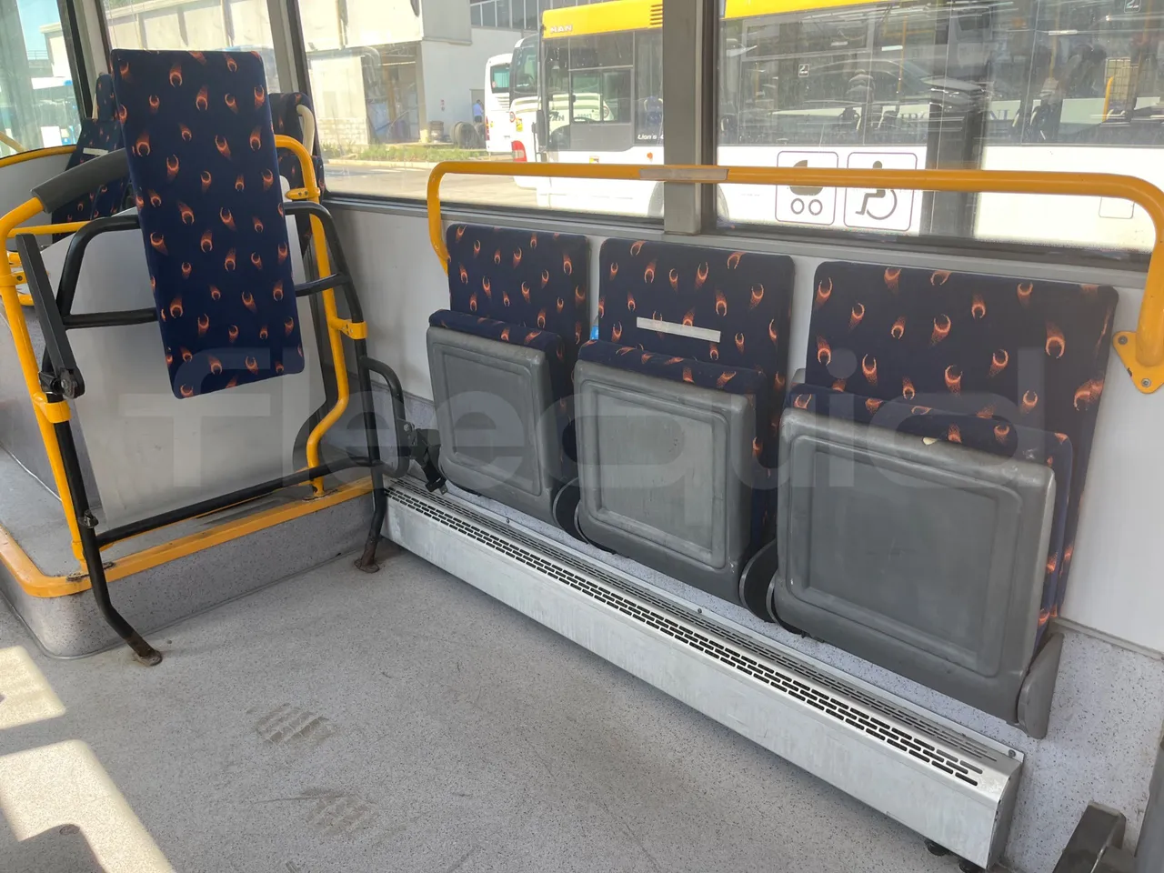 Man Lion's City T A78 - EUR4 - 191kW - 11.857m - folding seat photo