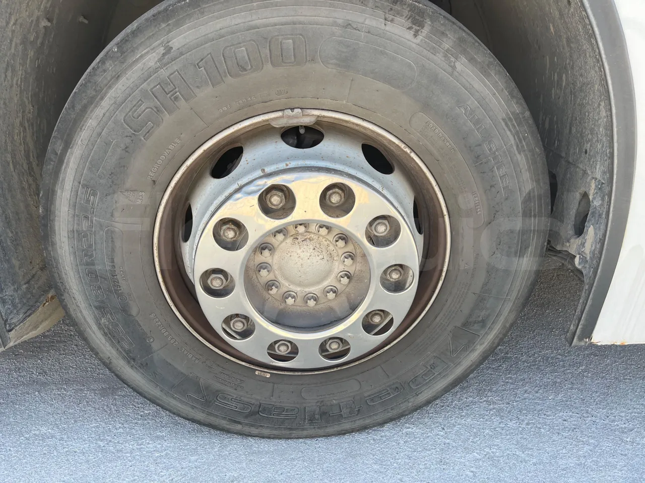 Man Lion's City T A78 - EUR4 - 191kW - 11.857m - front left tire measurements