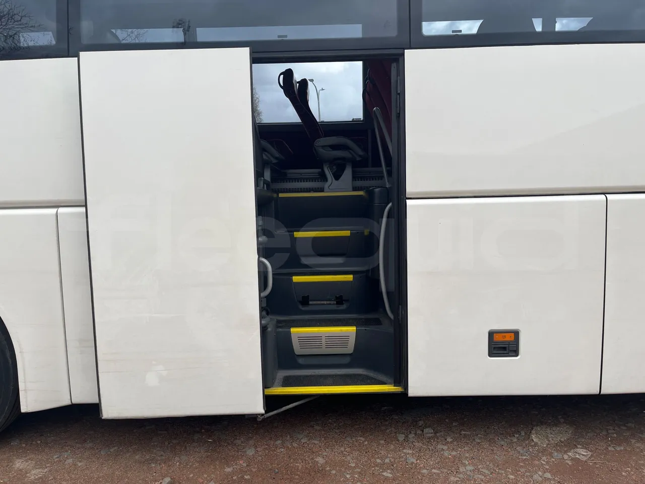 Man Lion's Coach R07 - Euro5 - 294kW - 12mt - front door 2 open