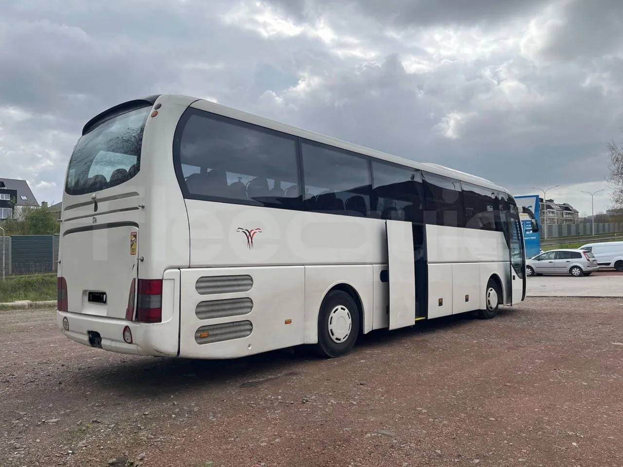 Man Lion's Coach R07 - Euro5 - 294kW - 12mt - 3/4 right rear doors closed