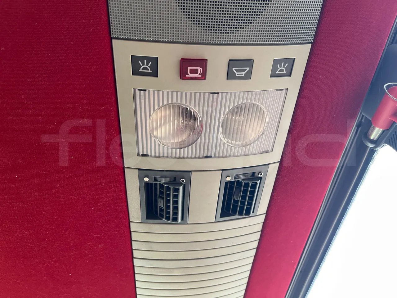 Man Lion's Coach R07 - Euro5 - 294kW - 12mt - usb charging detail