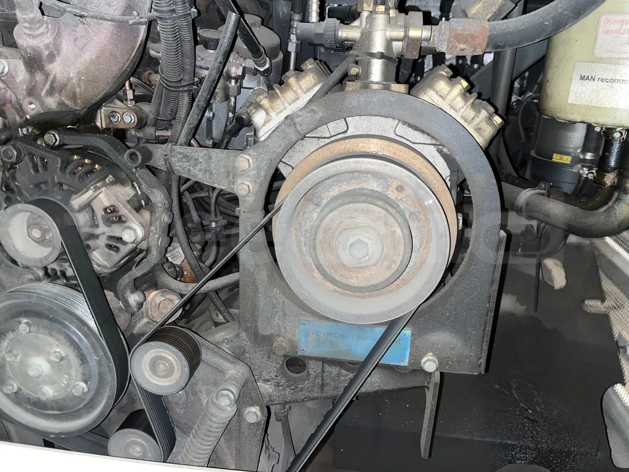 Man Lion's Coach R07 - Euro5 - 294kW - 12mt - air conditioning compressor