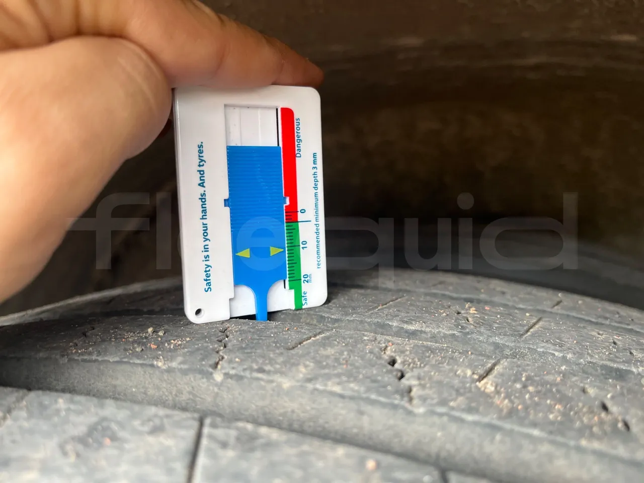 Man Lion's Coach R07 - Euro5 - 294kW - 12mt - tread condition front tires right