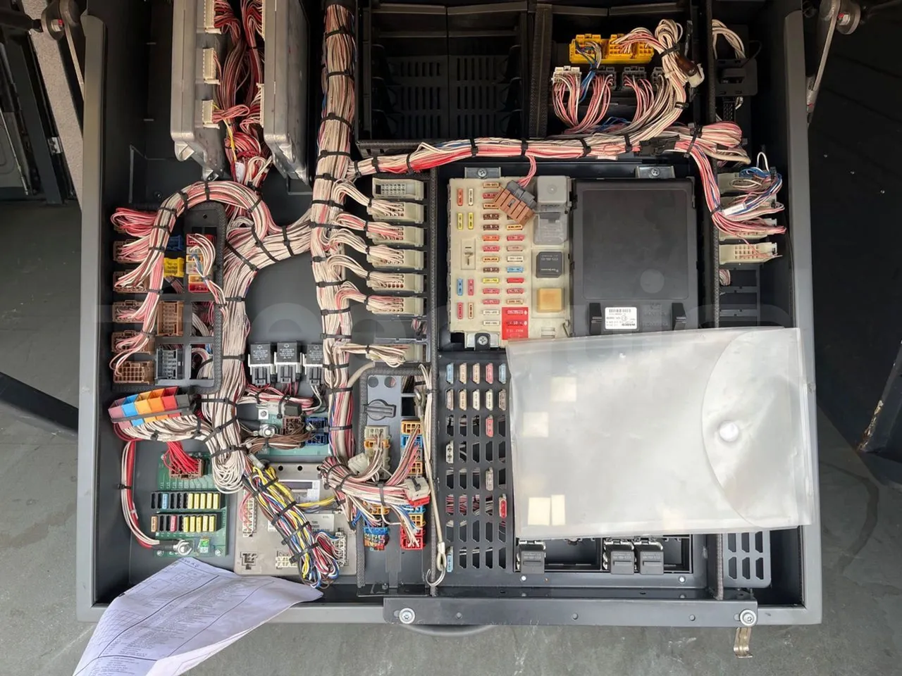 Man Lion's Coach R07 - Euro5 - 294kW - 12mt - right side doors open