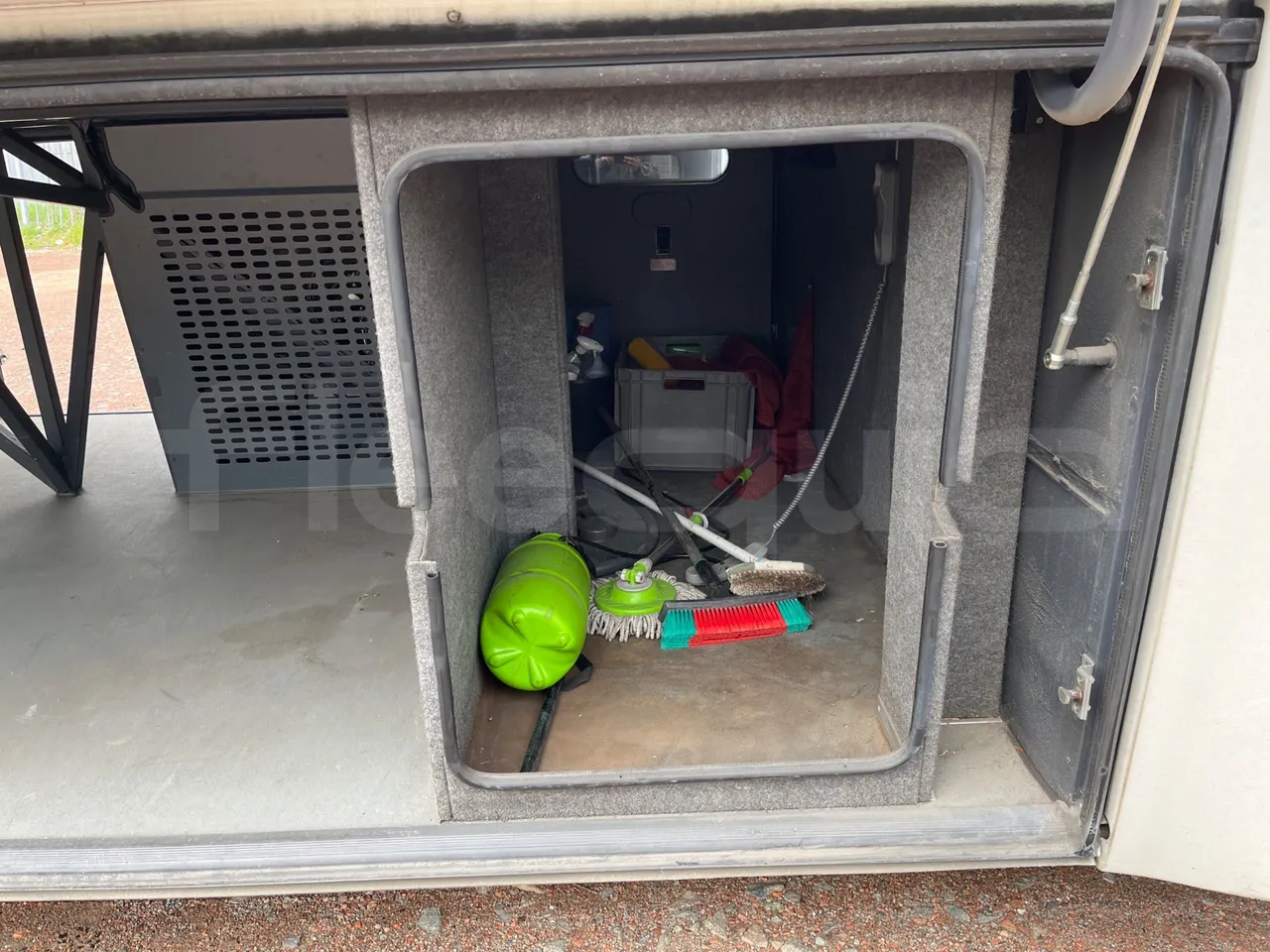 Man Lion's Coach R07 - Euro5 - 294kW - 12mt - under carpet photo