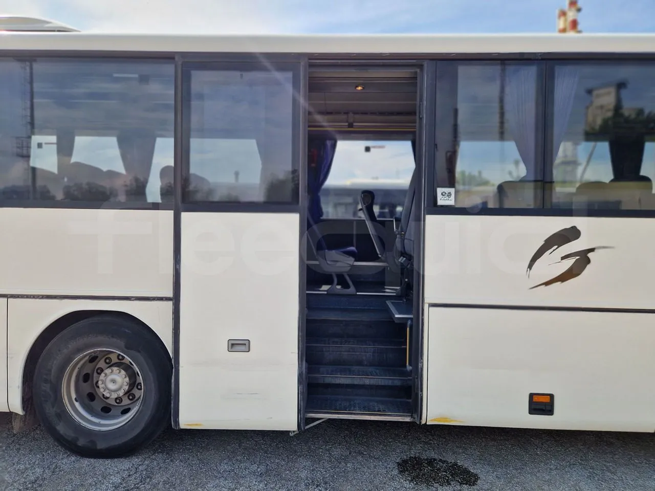 Setra S315 UL-EUR3-12m-185Kw - front door 2 open