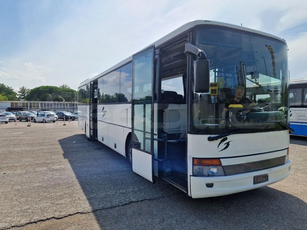 Setra S315 UL-EUR3-12m-185Kw - 3/4 right front doors open