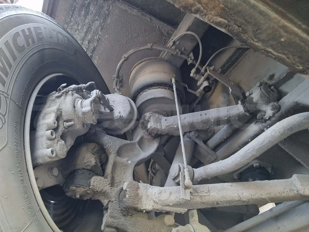 Setra S315 UL-EUR3-12m-185Kw - front air springs right