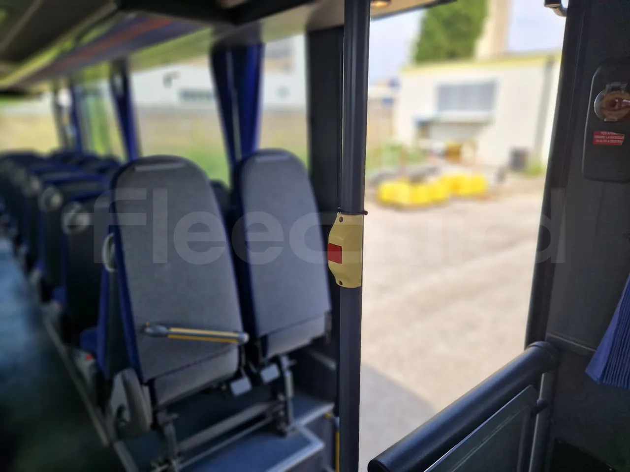 Setra S315 UL-EUR3-12m-185Kw - handrails photo