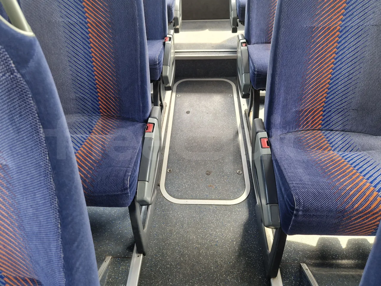 Setra S315 UL-EUR3-12m-185Kw - floor hatches photo