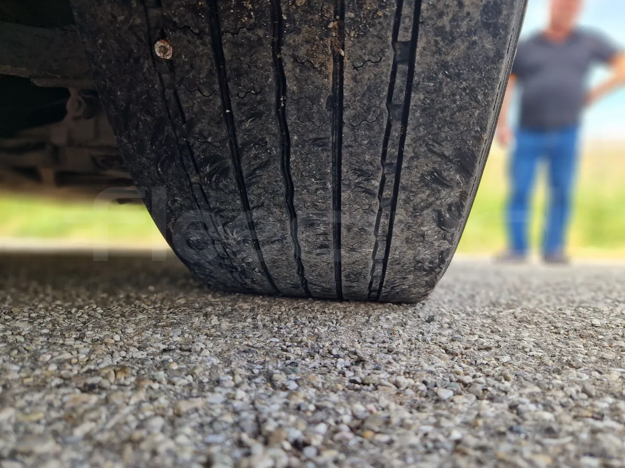 Setra S315 UL-EUR3-12m-185Kw - tread condition front tires right
