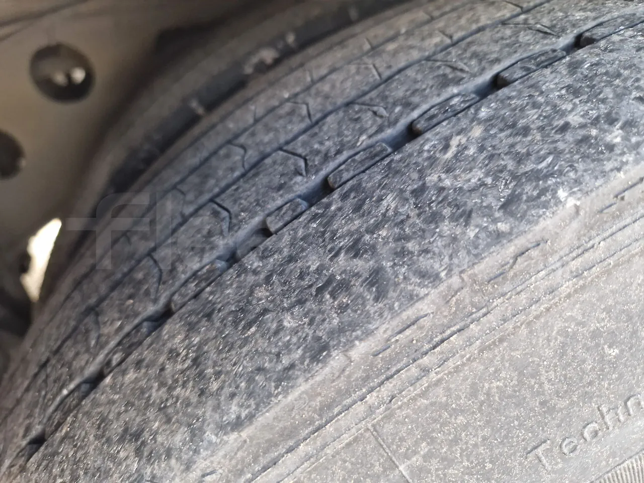 Setra S315 UL-EUR3-12m-185Kw - tread condition second axle tires right