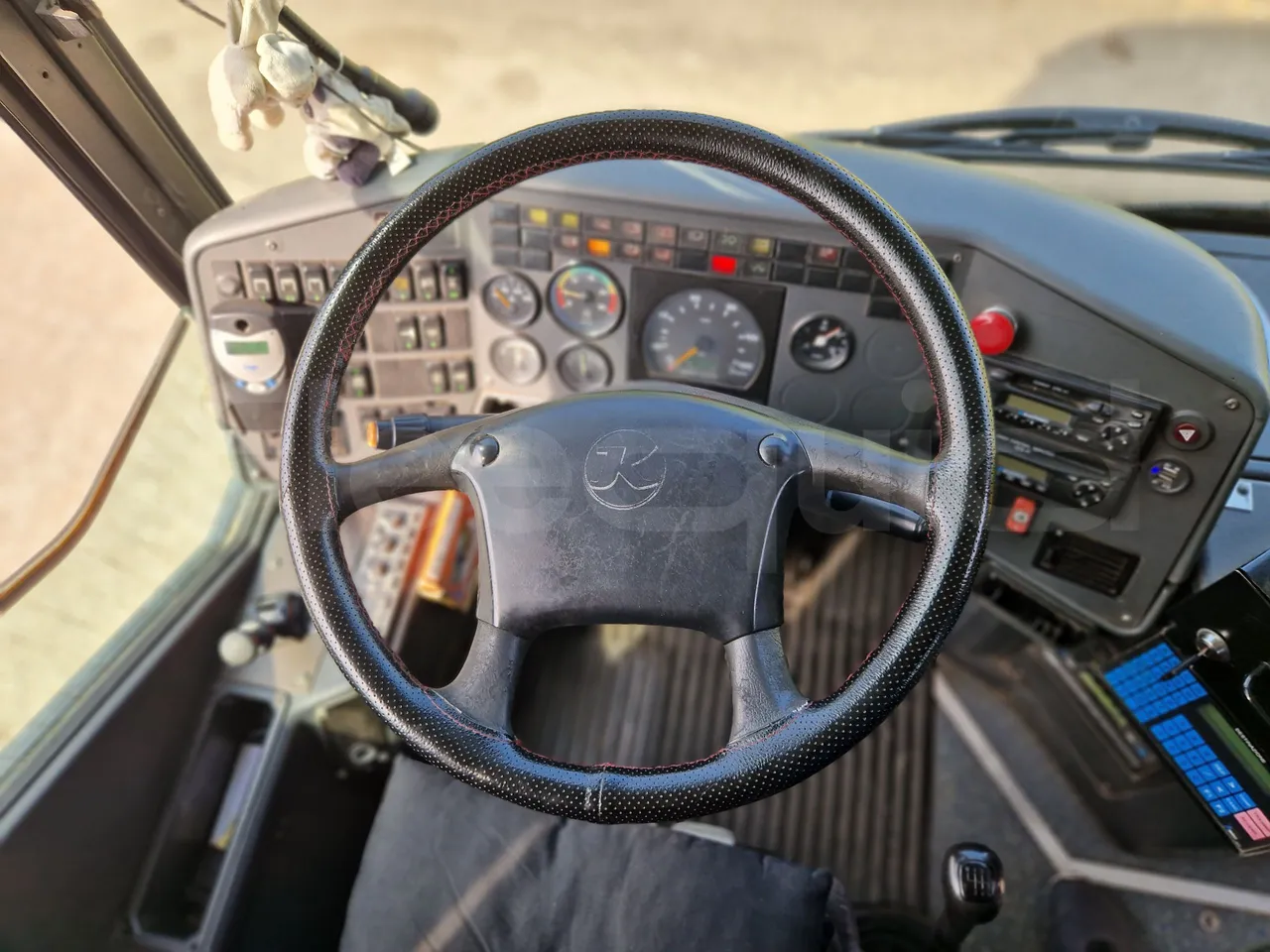 Setra S315 UL-EUR3-12m-185Kw - steering wheel photo