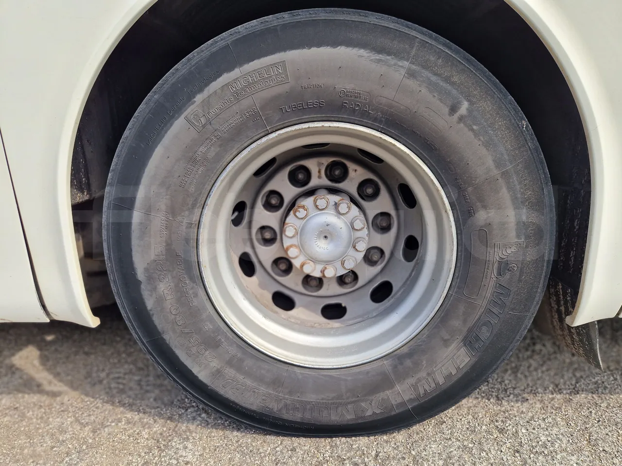 Setra S315 UL-EUR3-12m-185Kw - rear left tire photo