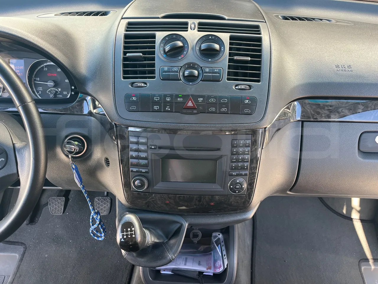 Mercedes-Benz Viano 639/2 - EUR5 - 120kW - 4.993m - radio accessories photo