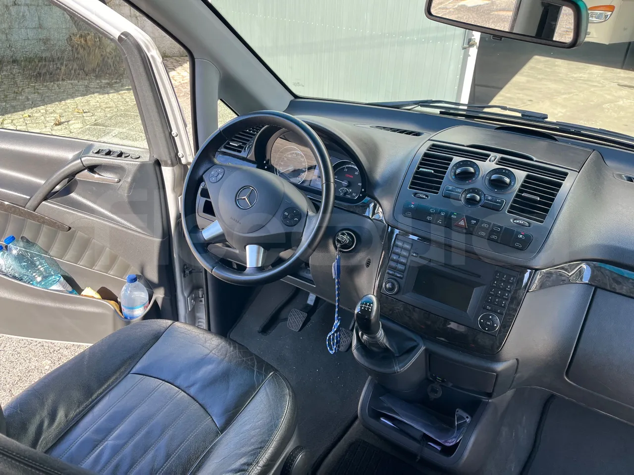 Mercedes-Benz Viano 639/2 - EUR5 - 120kW - 4.993m - buttons panels on