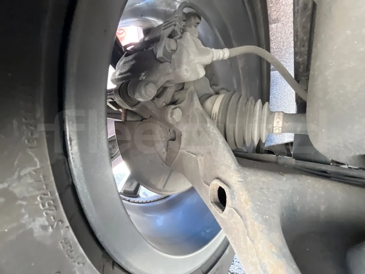 Mercedes-Benz Viano 639/2 - EUR5 - 120kW - 4.993m - axle 2 caliper brakes right