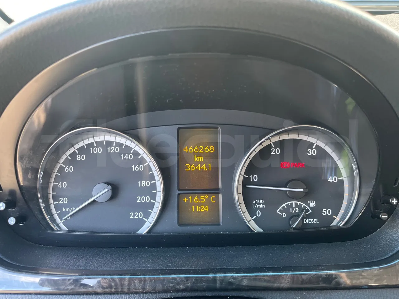 Mercedes-Benz Viano 639/2 - EUR5 - 120kW - 4.993m - dashboard lights on