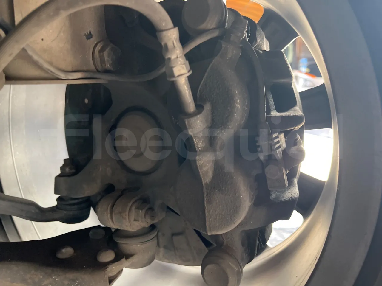 Mercedes-Benz Viano 639/2 - EUR5 - 120kW - 4.993m - front brake calipers left