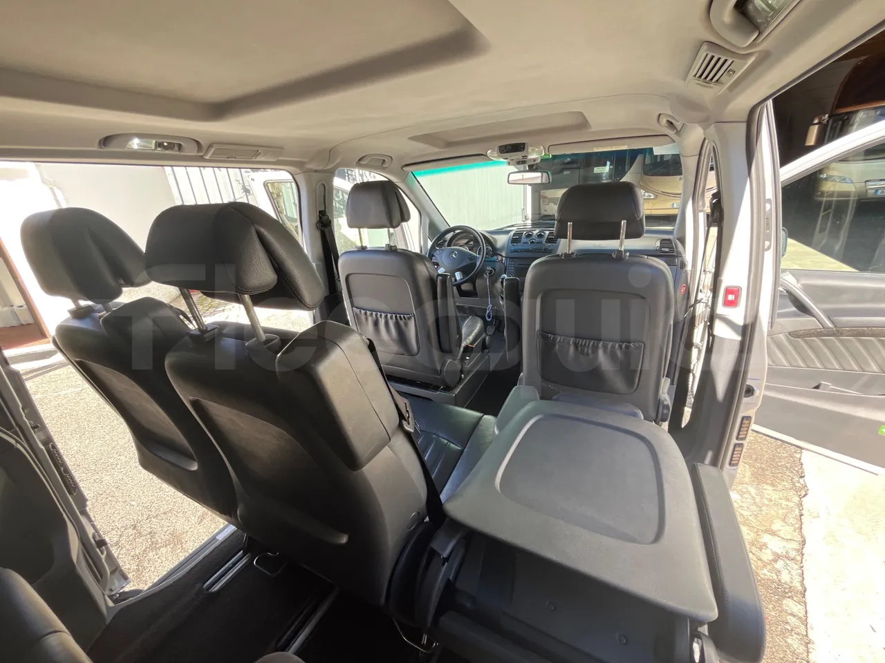 Mercedes-Benz Viano 639/2 - EUR5 - 120kW - 4.993m - forward view middle aisle