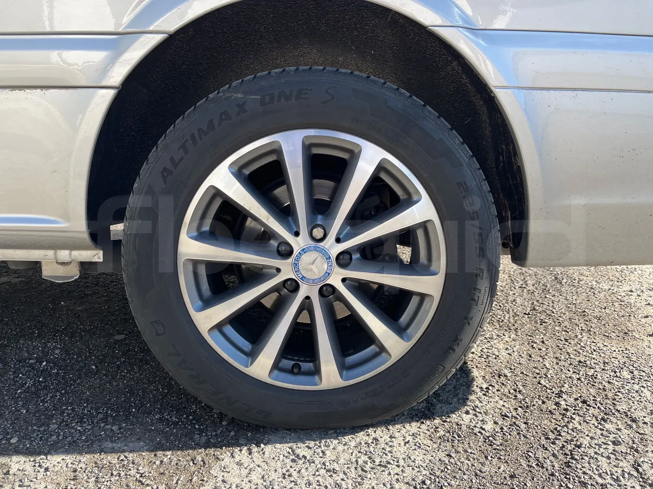 Mercedes-Benz Viano 639/2 - EUR5 - 120kW - 4.993m - tread condition front tires left