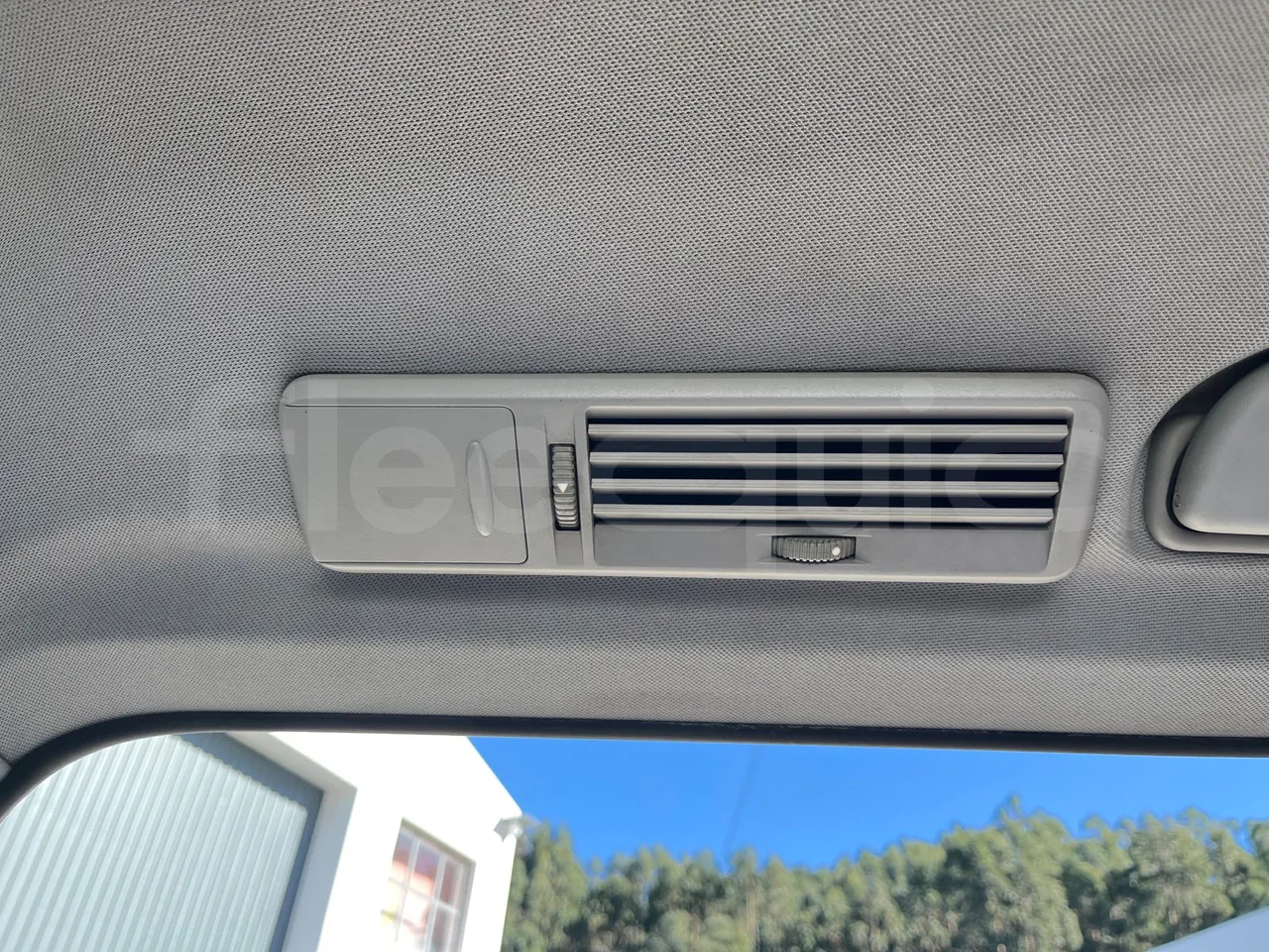 Mercedes-Benz Viano 639/2 - EUR5 - 120kW - 4.993m - overhead compartments photo