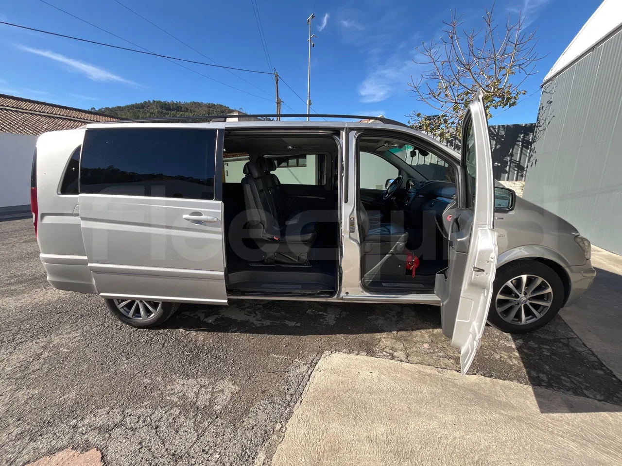 Mercedes-Benz Viano 639/2 - EUR5 - 120kW - 4.993m - right side doors open