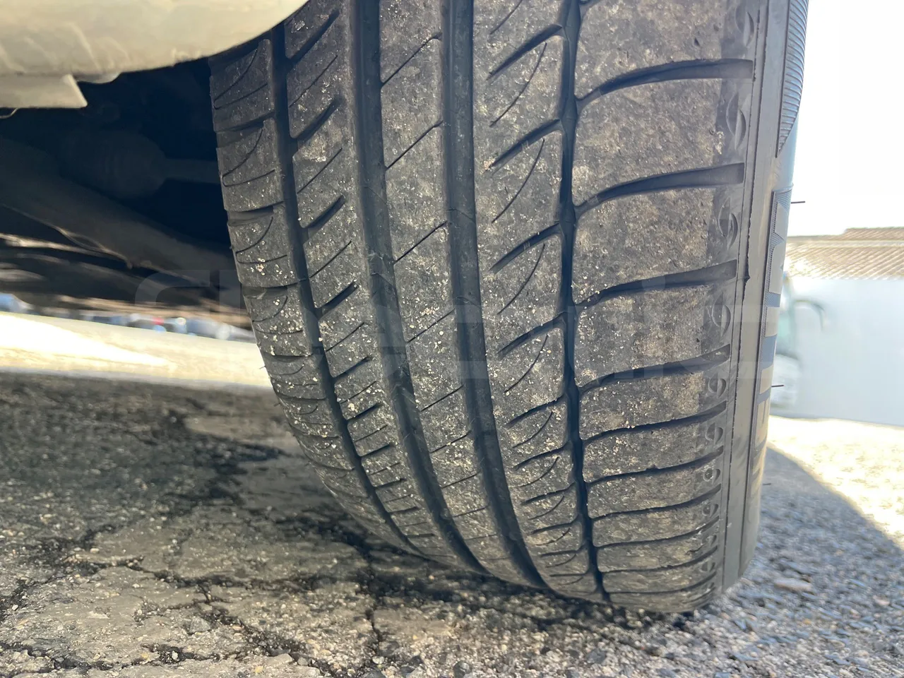 Mercedes-Benz Viano 639/2 - EUR5 - 120kW - 4.993m - rear left tire photo