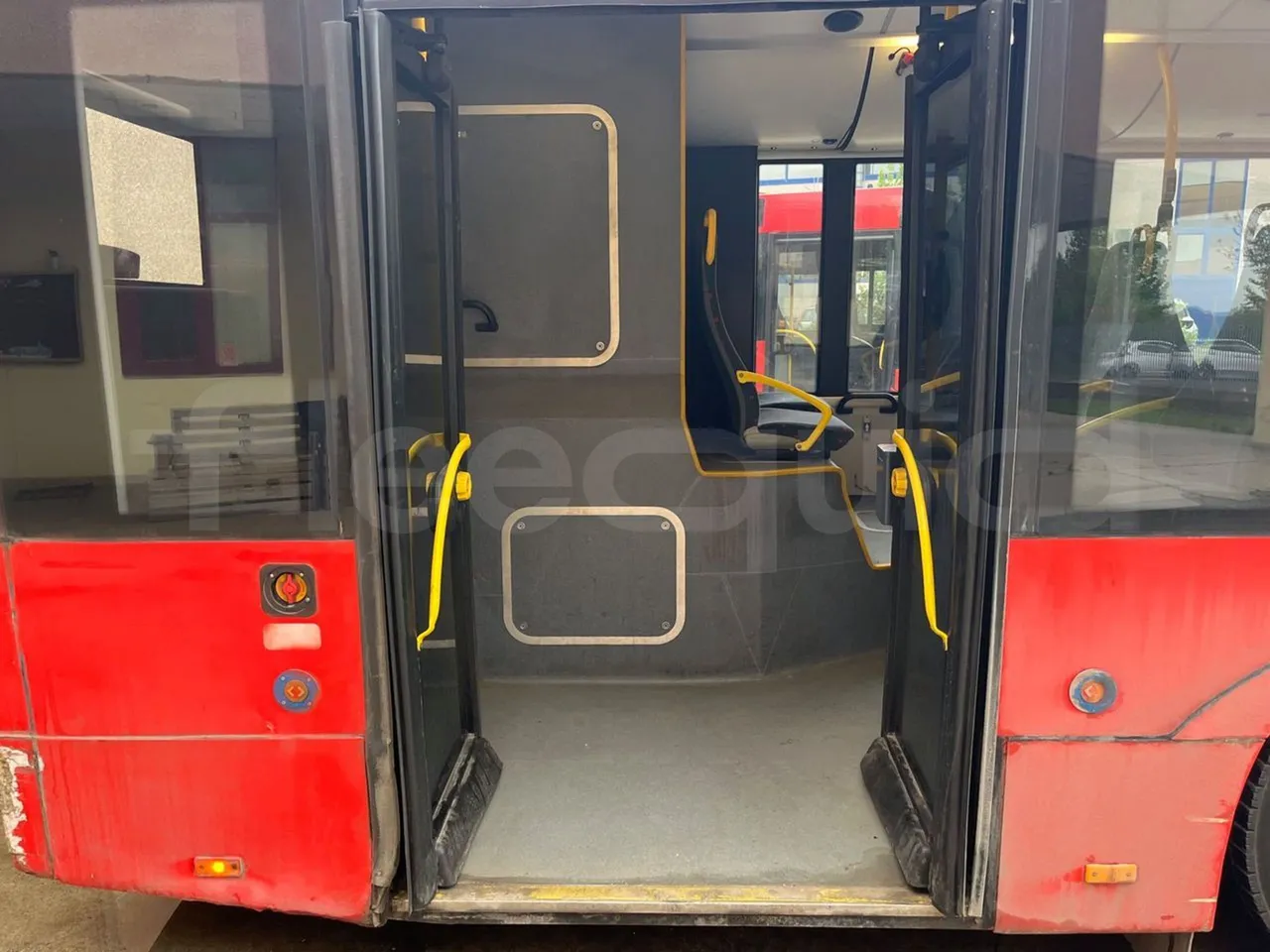 Solaris Urbino 12 - Euro6 - 240kW - 12mt - front door 3 open