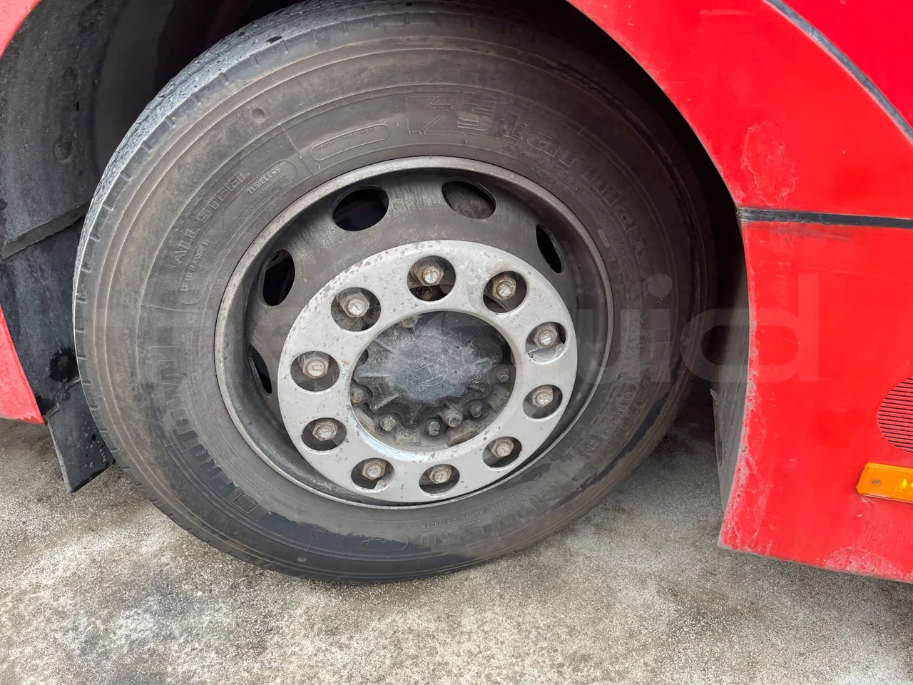 Solaris Urbino 12 - Euro6 - 240kW - 12mt - front left tire measurements