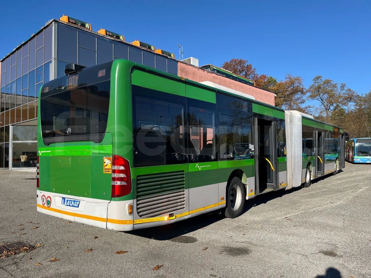 Mercedes-Benz O 530 G- 3P - Euro5 - 260kW - 17.940mt - 3/4 right rear doors open