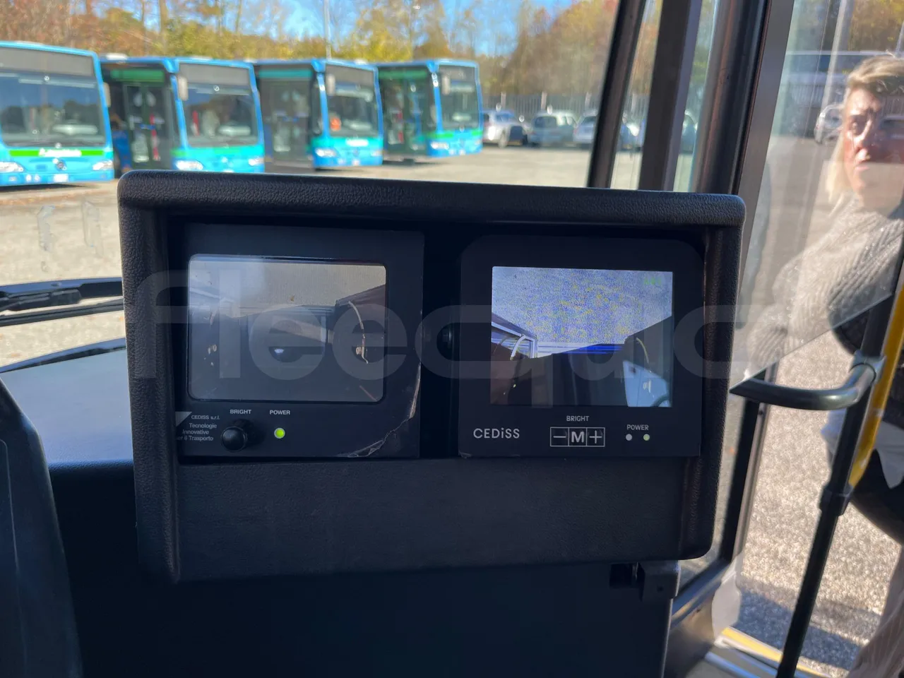 Mercedes-Benz O 530 G- 3P - Euro5 - 260kW - 17.940mt - radio accessories photo