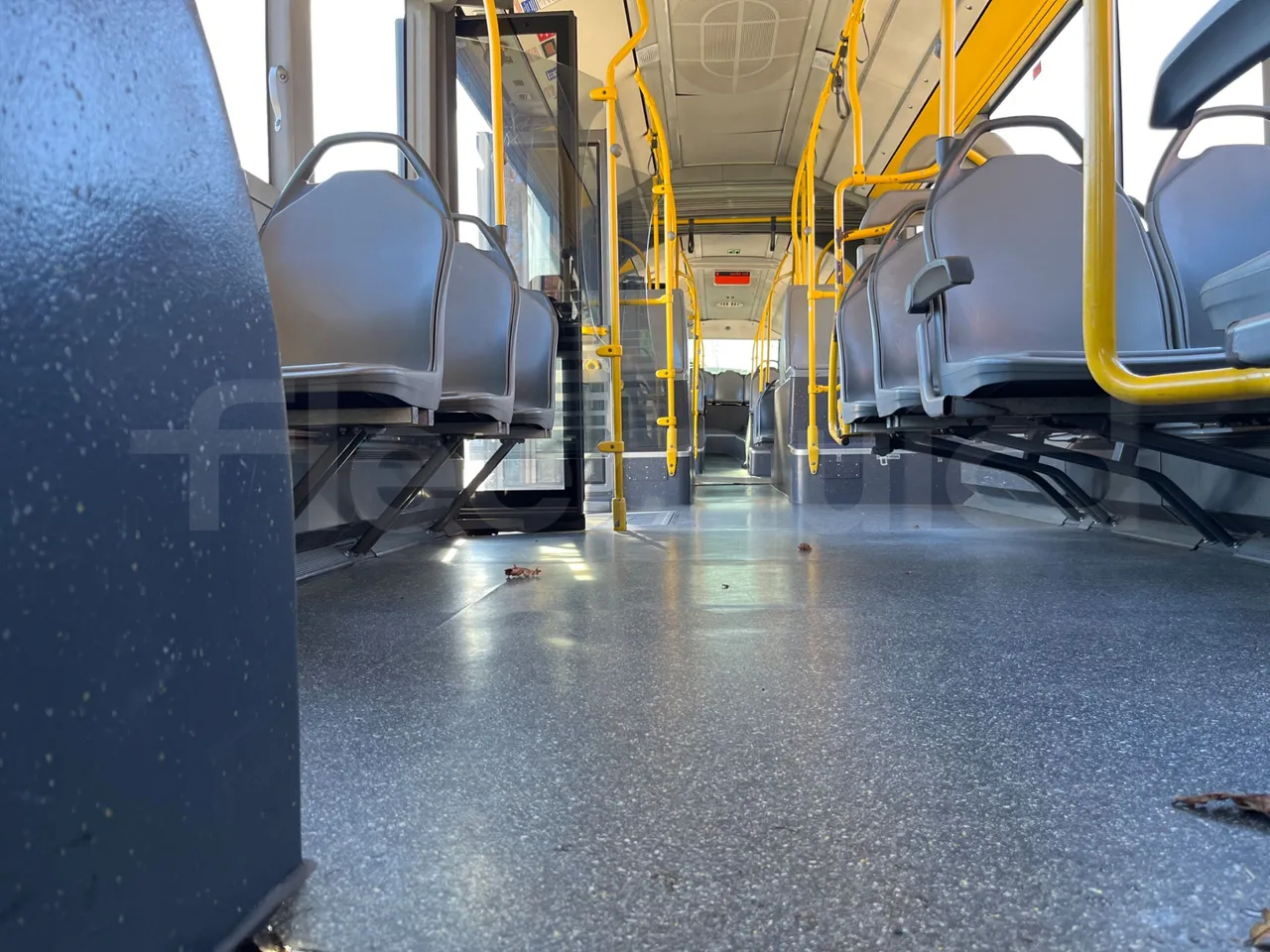 Mercedes-Benz O 530 G- 3P - Euro5 - 260kW - 17.940mt - seat brackets photo