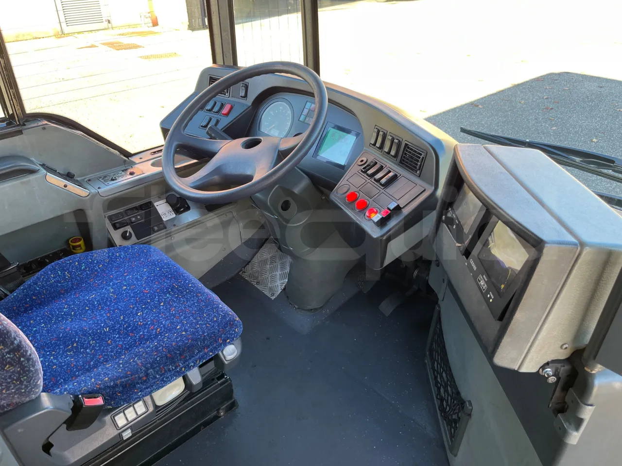 Mercedes-Benz O 530 G- 3P - Euro5 - 260kW - 17.940mt - buttons panels on