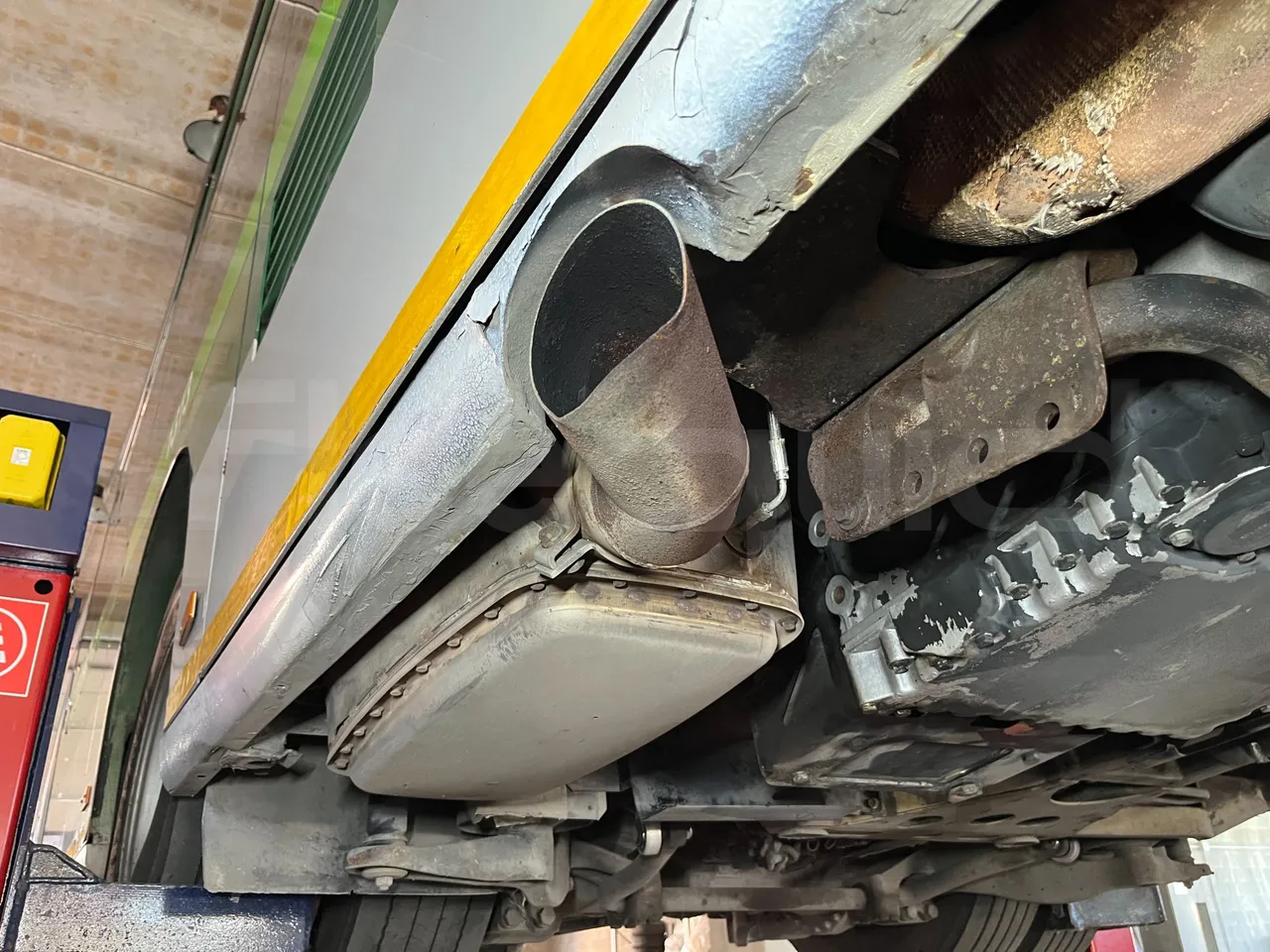 Mercedes-Benz O 530 G- 3P - Euro5 - 260kW - 17.940mt - exhaust photo