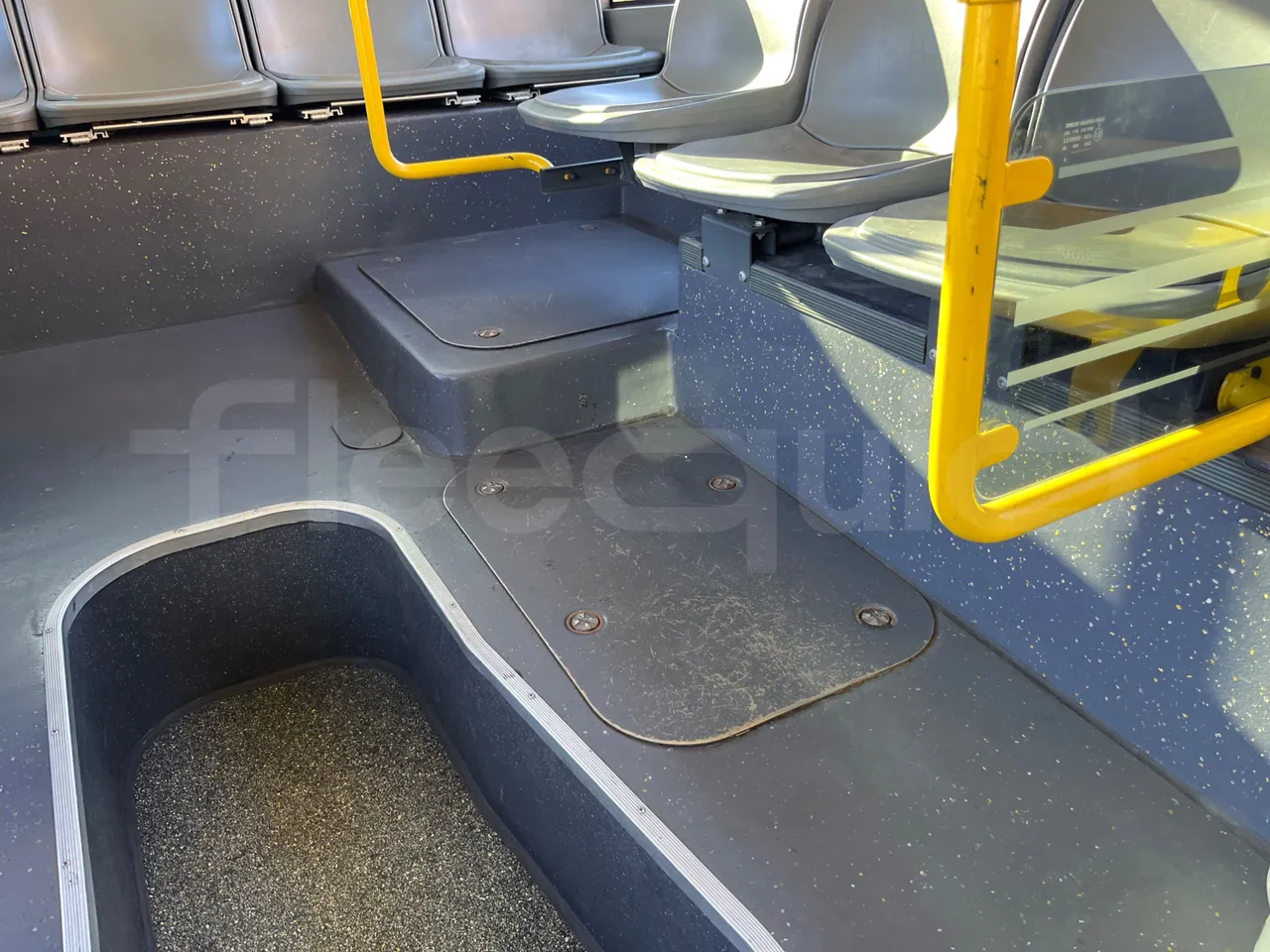 Mercedes-Benz O 530 G- 3P - Euro5 - 260kW - 17.940mt - floor hatches photo