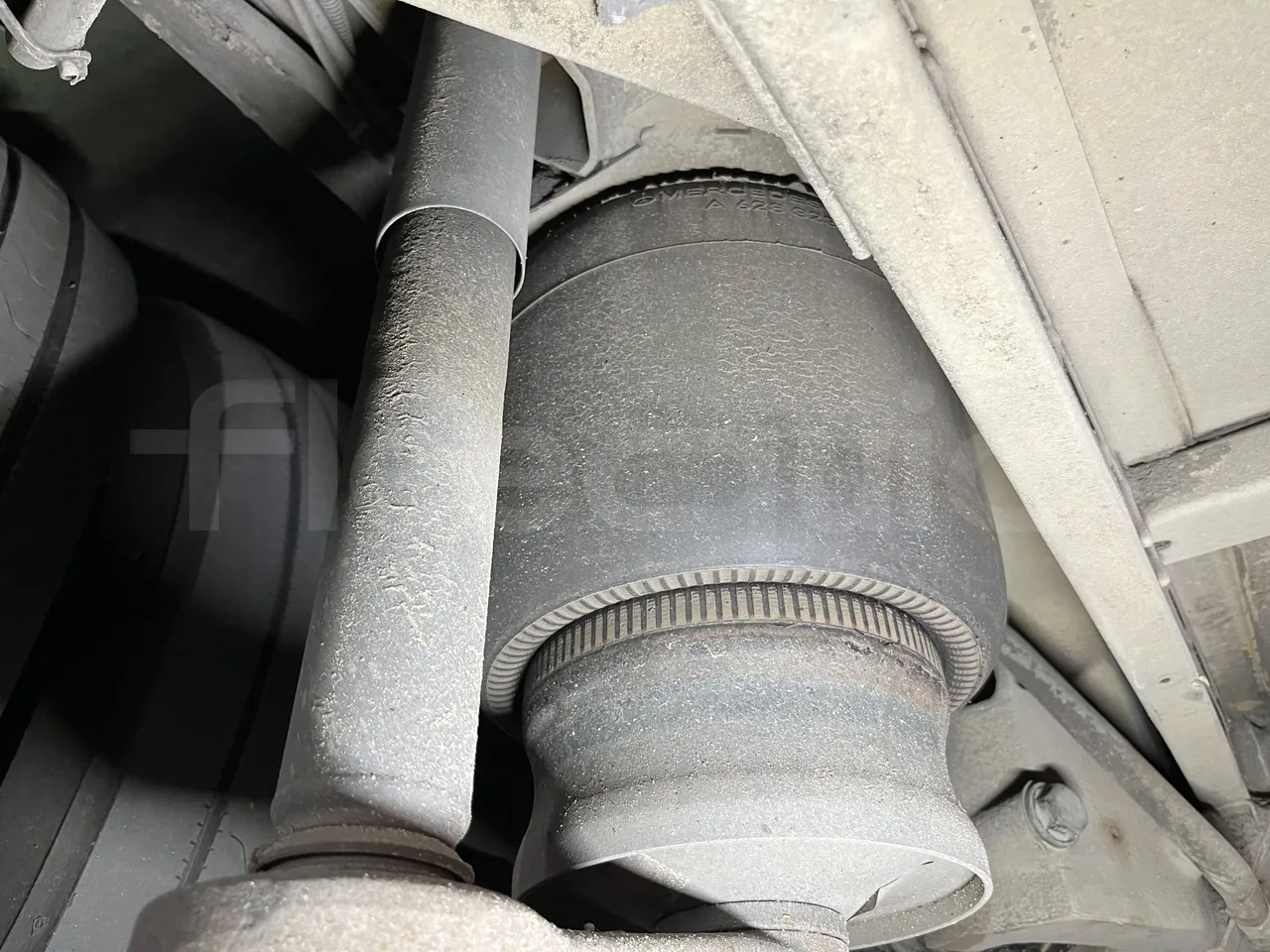 Mercedes-Benz O 530 G- 3P - Euro5 - 260kW - 17.940mt - axle 3 air springs 1 right