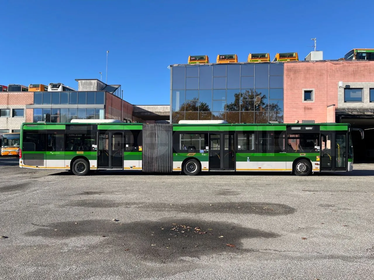Mercedes-Benz O 530 G- 3P - Euro5 - 260kW - 17.940mt - right side doors closed