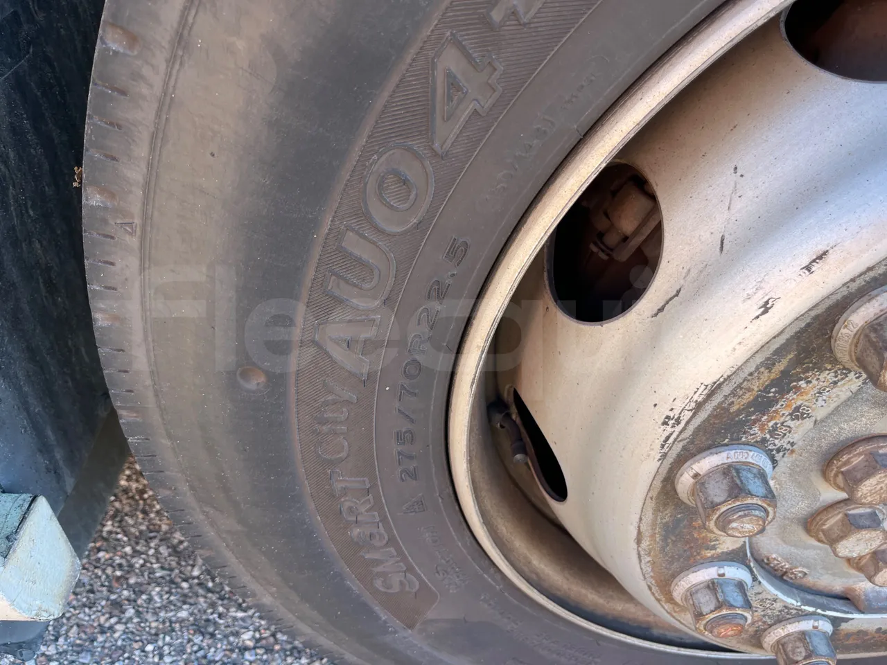 Mercedes-Benz O 530 G- 3P - Euro5 - 260kW - 17.940mt - front left tire measurements