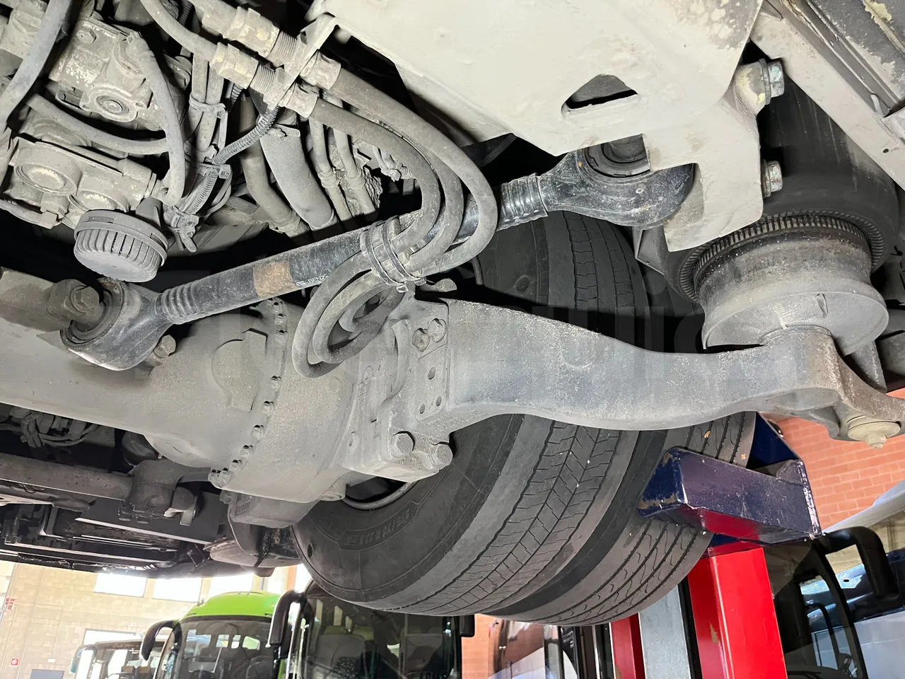 Mercedes-Benz O 530 G- 3P - Euro5 - 260kW - 17.940mt - axle 3 left side