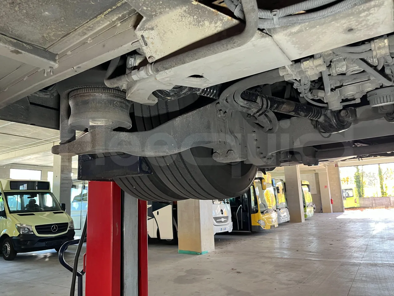 Mercedes-Benz O 530 G- 3P - Euro5 - 260kW - 17.940mt - axle 3 right side